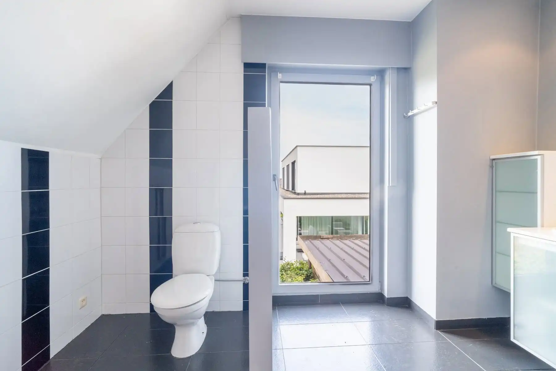Knappe villa met zuidgerichte tuin, zwembad en poolhouse foto 29