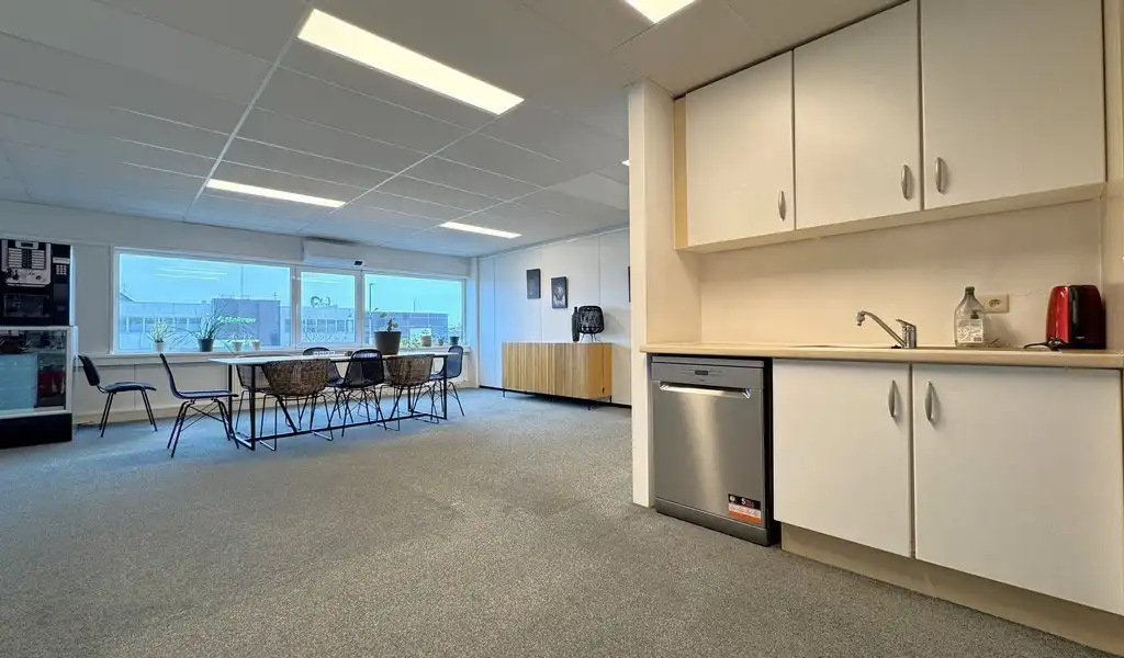 Instapklaar kantoor te huur nabij E313/E34 te Wommelgem foto 17