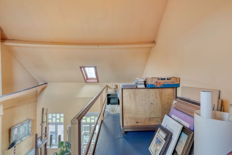 KARAKTERVOLLE BURGERWONING MET TUIN IN EEN RUSTIGE BUURT foto 24
