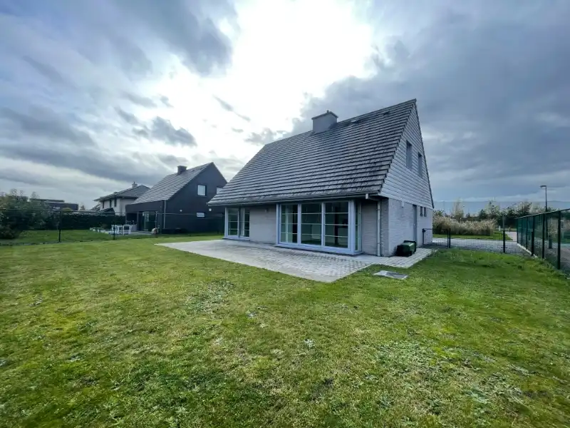 Mooie instapklare villa gelegen in een rustige en recente woonwijk foto 17