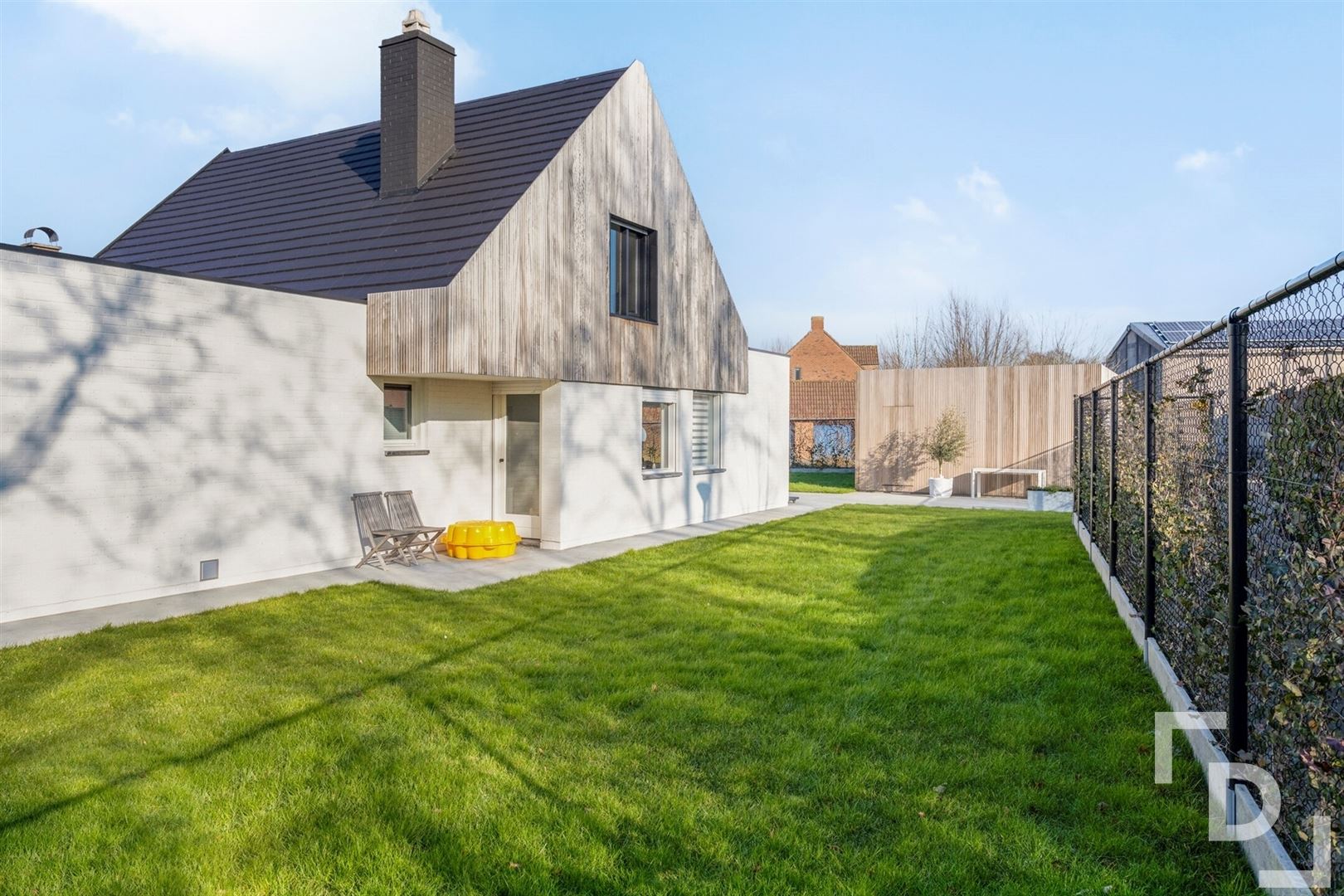 Prachtige villa aan de stadsrand foto 19