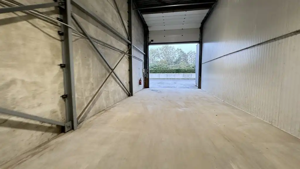 Loods te huur vlakbij R4 te Evergem foto 3
