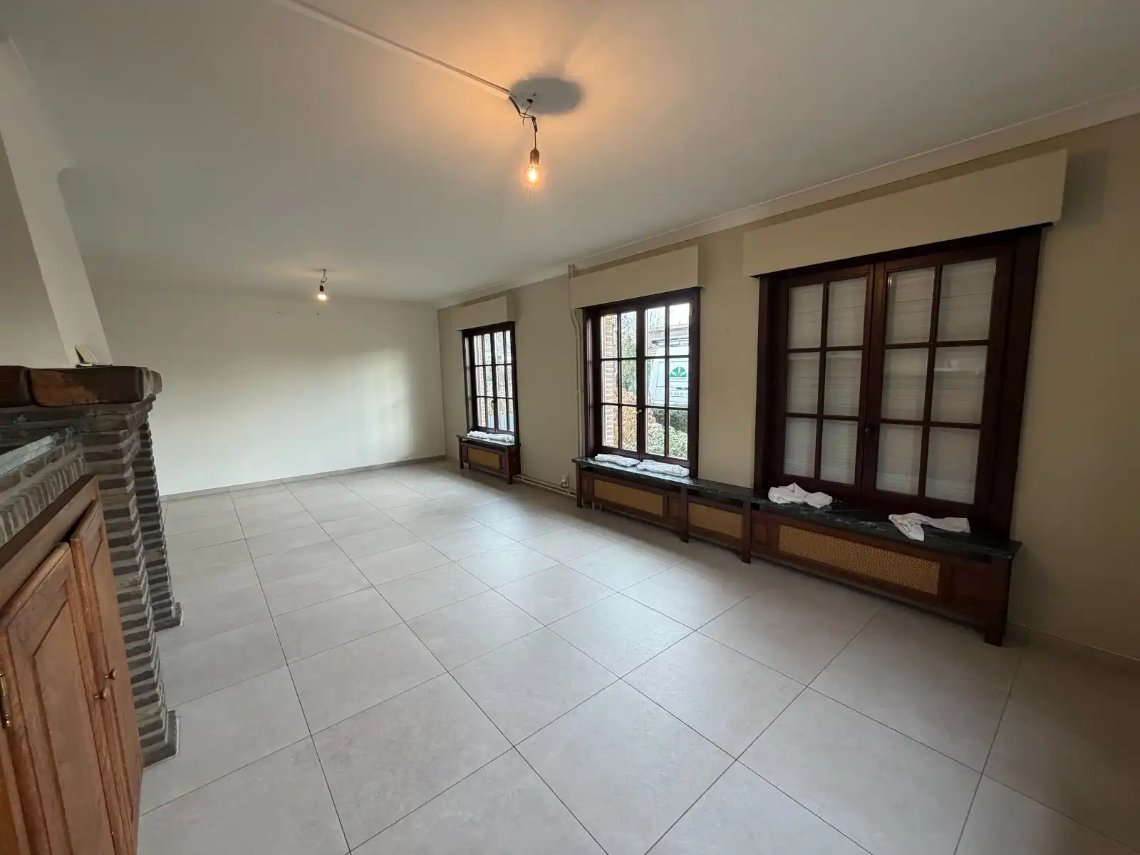 Ruime halfopen woning met 3 slaapkamers, garage en zonnige tuin in het centrum van Deinze foto 3