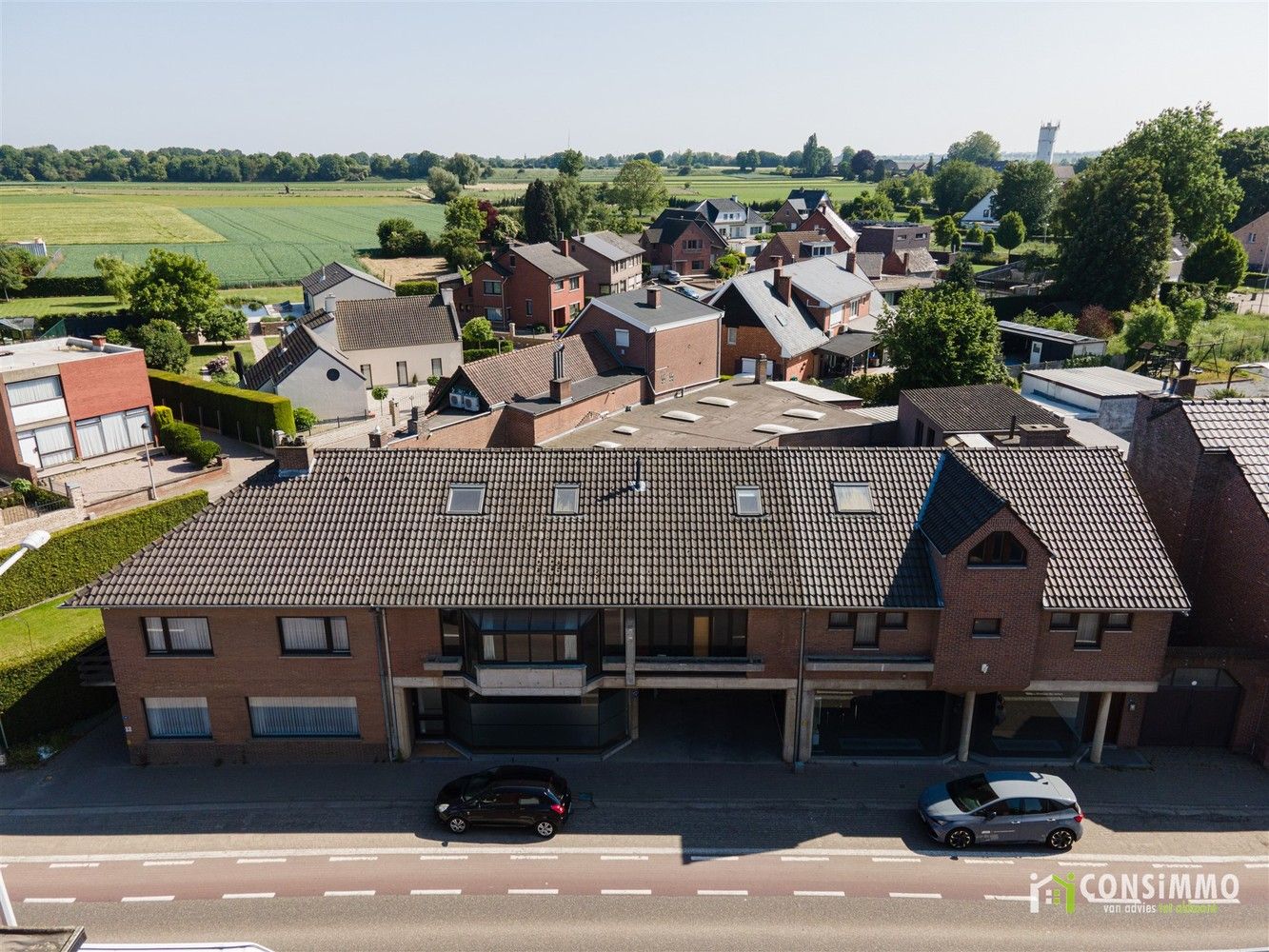 Ruim handelspand met kantoor/showroom in Lanaken-Veldwezelt! foto 4