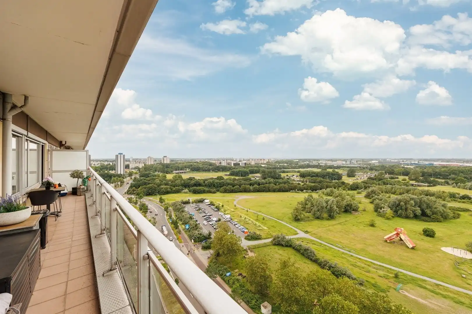 Volledig gerenoveerd appartement met exclusief uitzicht op de stad, EPC B en zonnig terras foto 4
