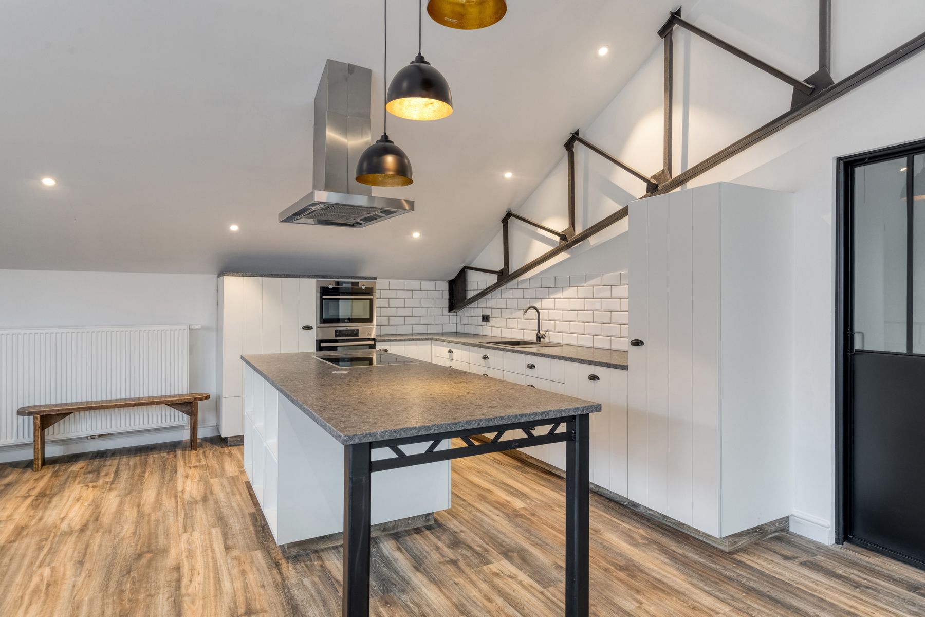 Recent vernieuwde loods met bovenliggend luxe appartement ! foto 26