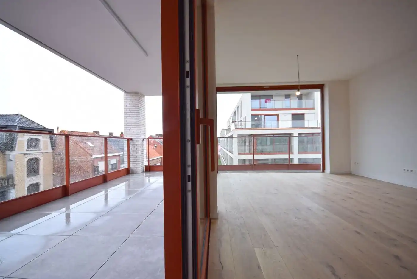 INSTAPKLAAR EEN SLAAPKAMER APPARTEMENT MET PARKEERPLAATS EN BERGING foto 6
