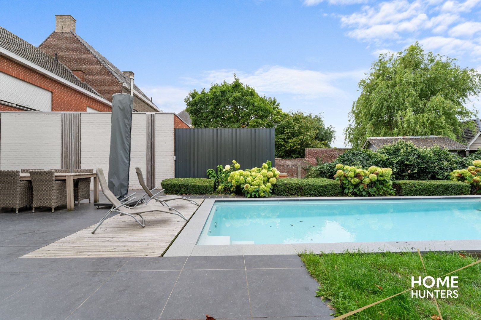 Ruime woning met 4 slaapkamers, een ruime zonnige tuin met verwarmd zwembad foto 6