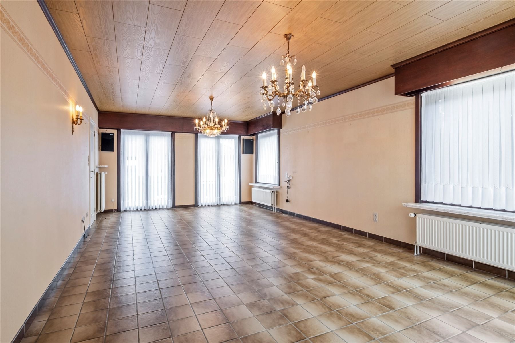 Solide woning met 3 slaapkamers op 584 m² foto 5