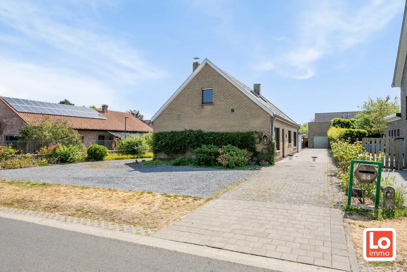 Volledig te renoveren open woning met ruime afzonderlijke garage en tuin op een toplocatie nabij Oude Bareel in Sint-Amandsberg/Oostakker! foto 27