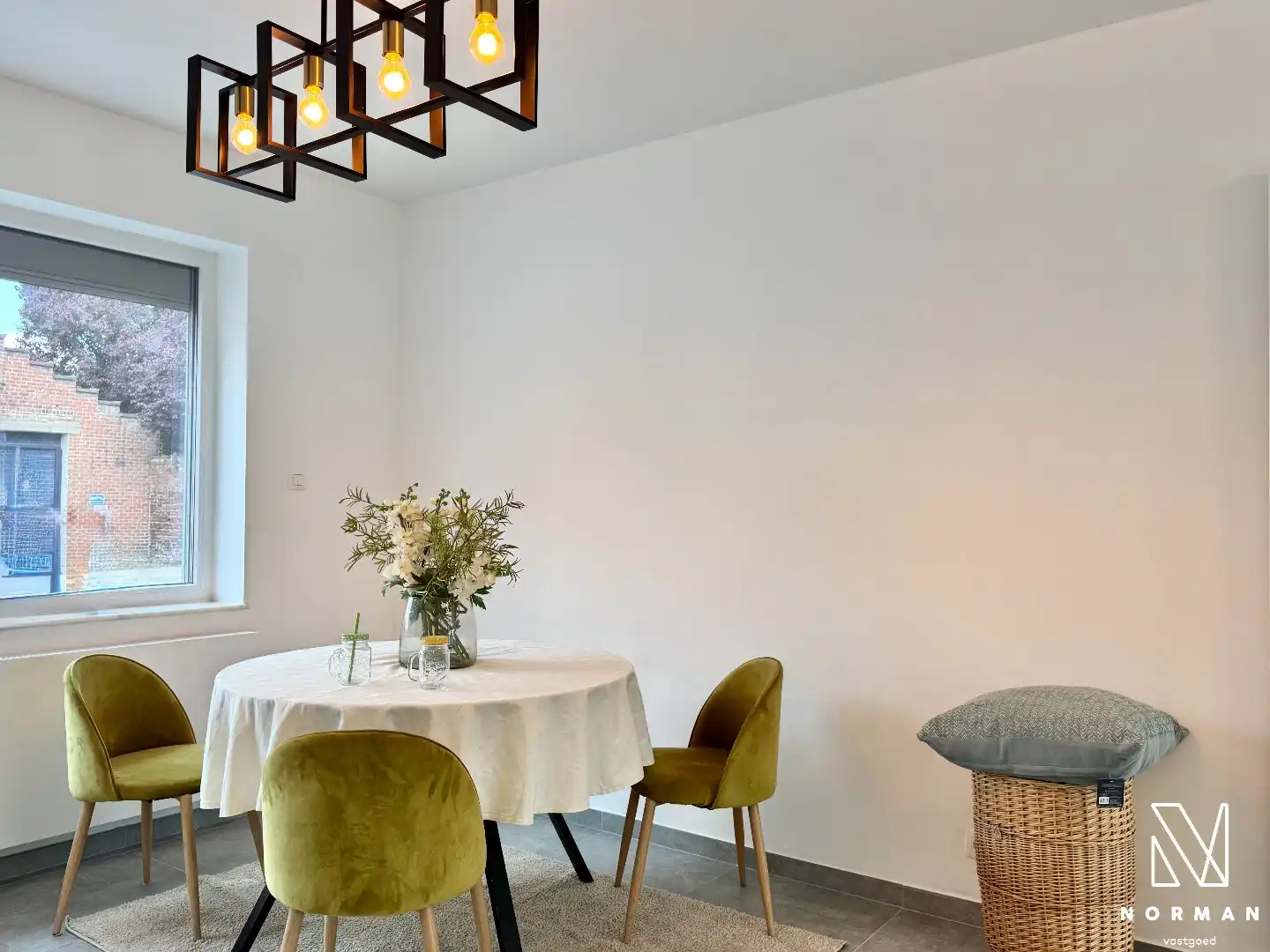 Grote woning met 4kamers, 2 badkamers,... foto 8