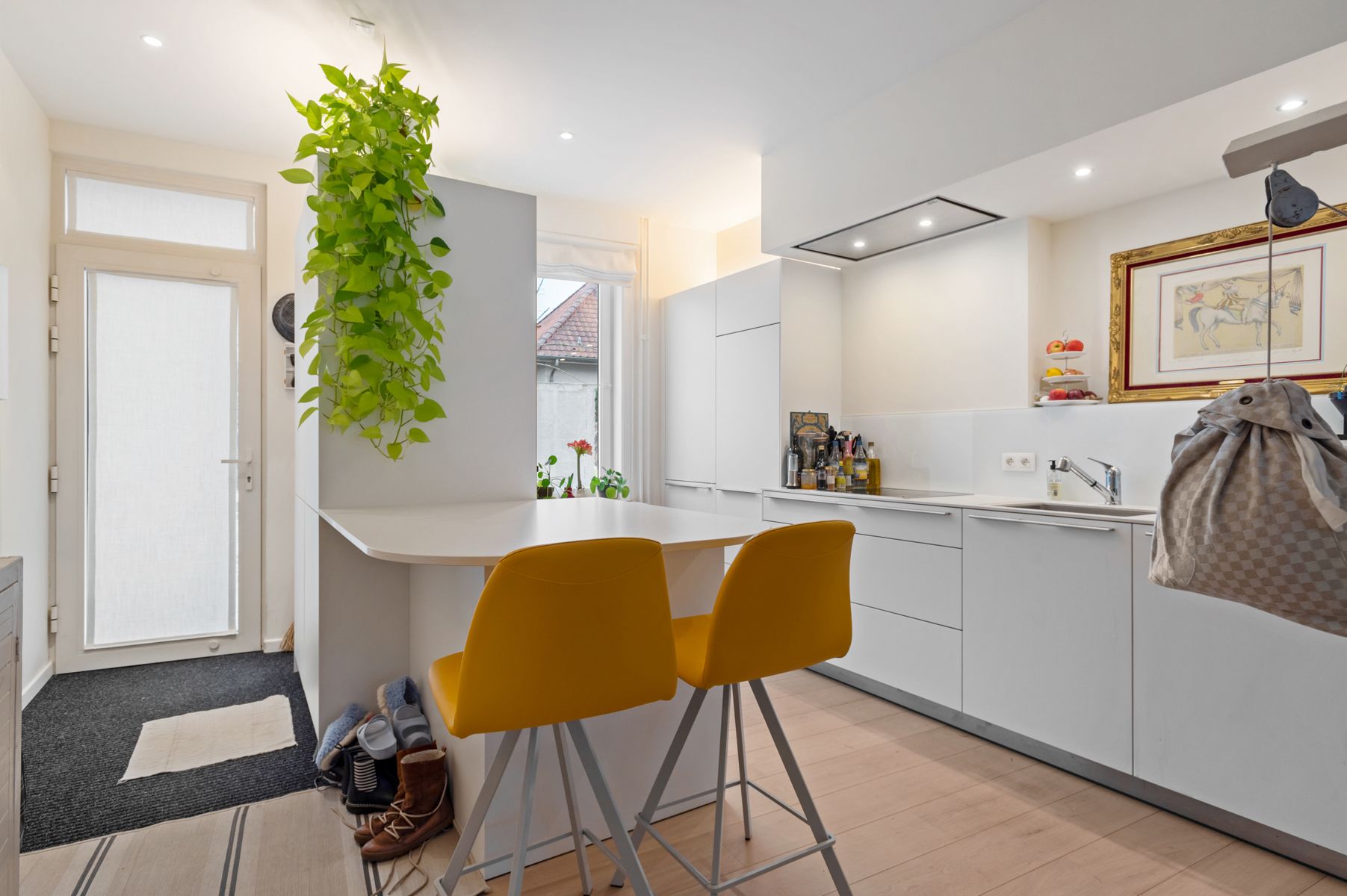 Charmante woning met 2 slaapkamers, garage, terras en tuin! foto 6