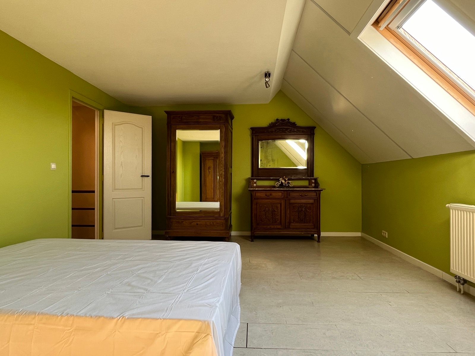 grote woning met mooie tuin foto 22