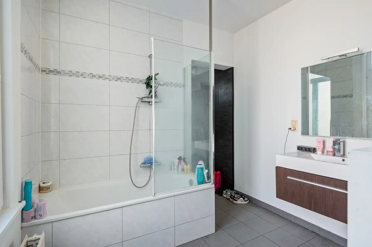 Verzorgd 1 slaapkamer appartement op uitstekende locatie! foto 9