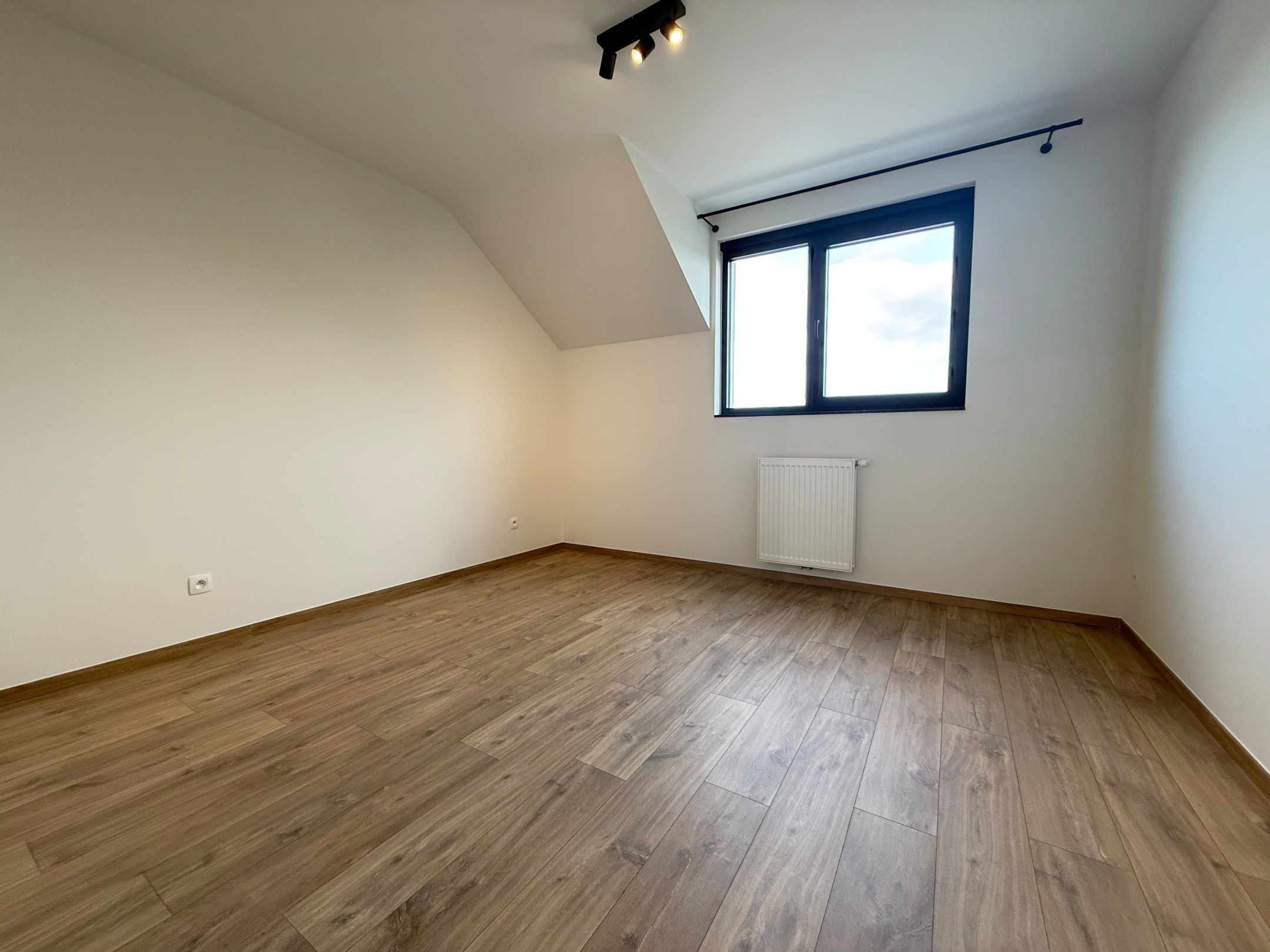 Twee-slaapkamerappartement op een centrale ligging in Ooigem. foto 7
