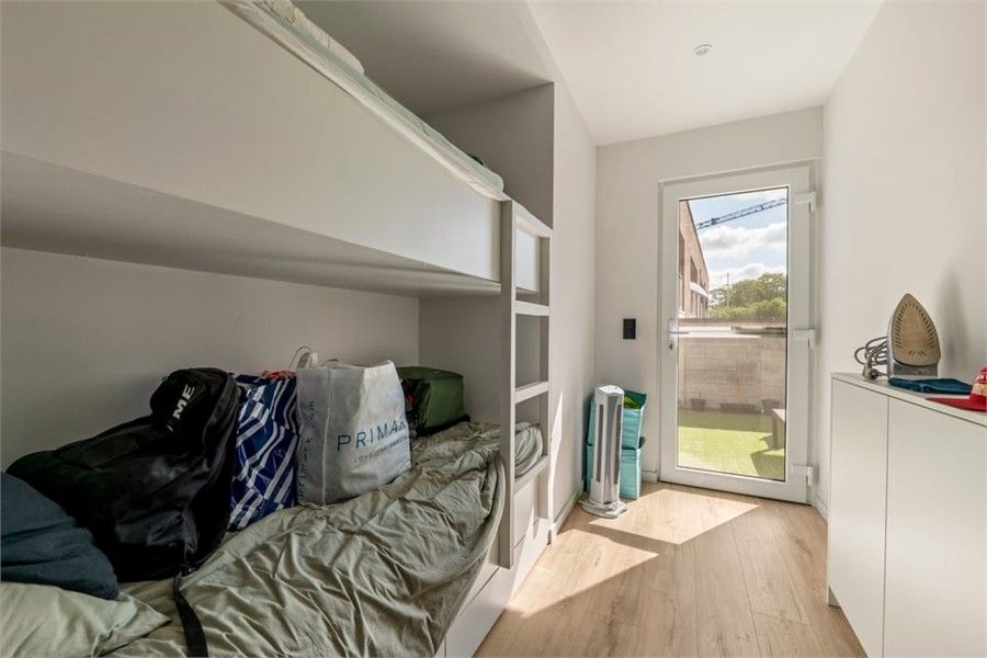 RUIME GERENOVEERDE WONING OP EEN ZEER GOEDE LOCATIE foto 19