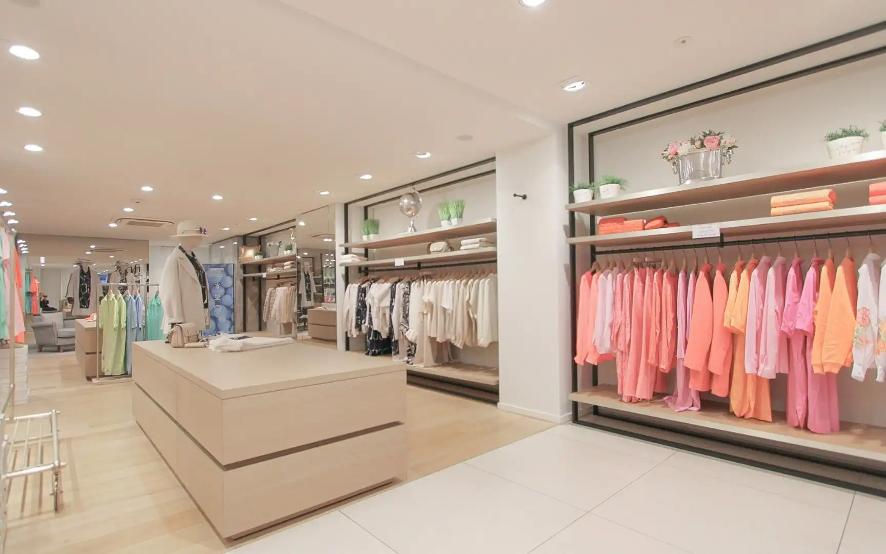 centraal gelegen handelspand Lippenslaan 248 te huur  foto 7