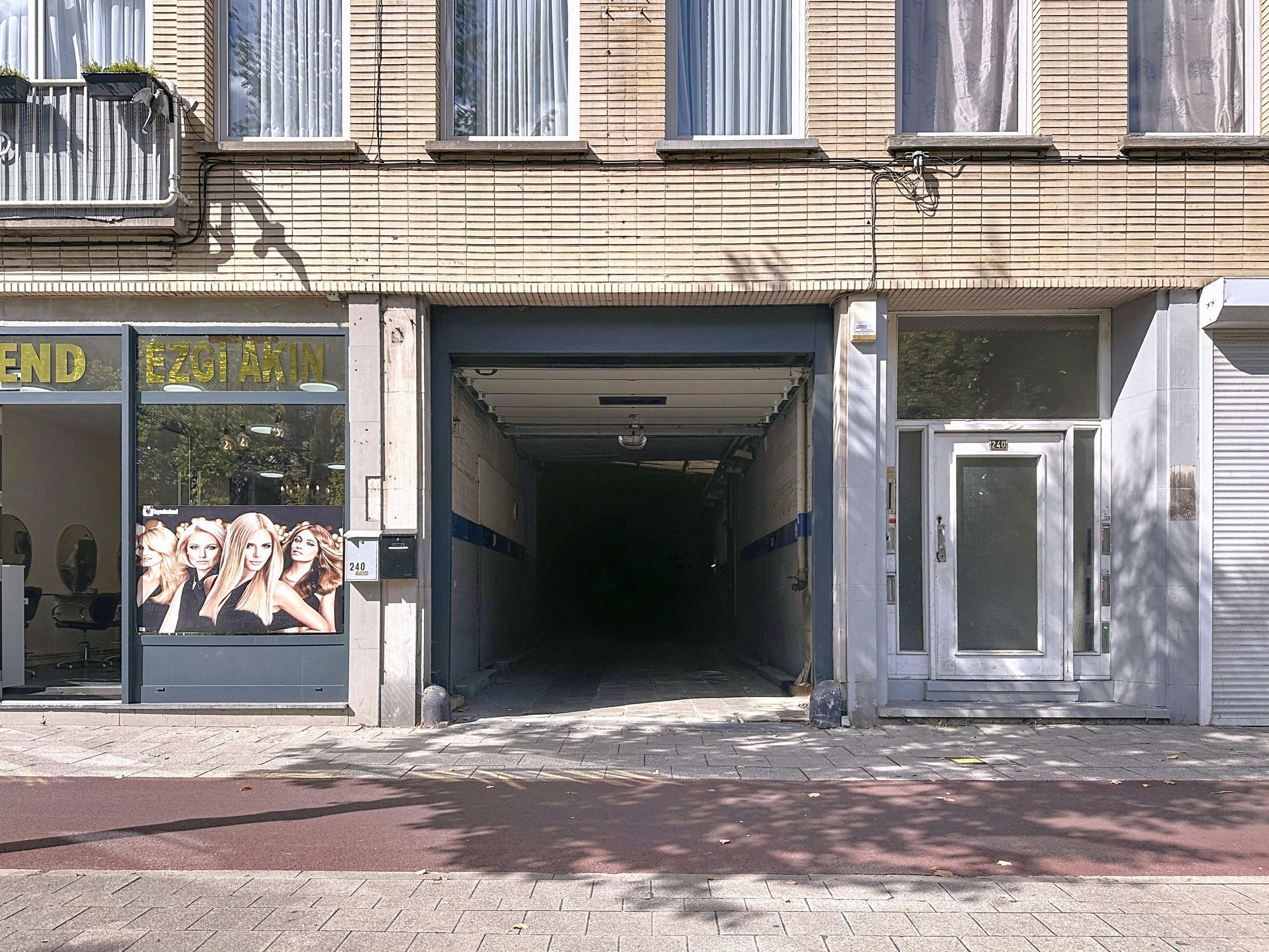 Ondergrondse autostaanplaats te koop in Antwerpen foto 2