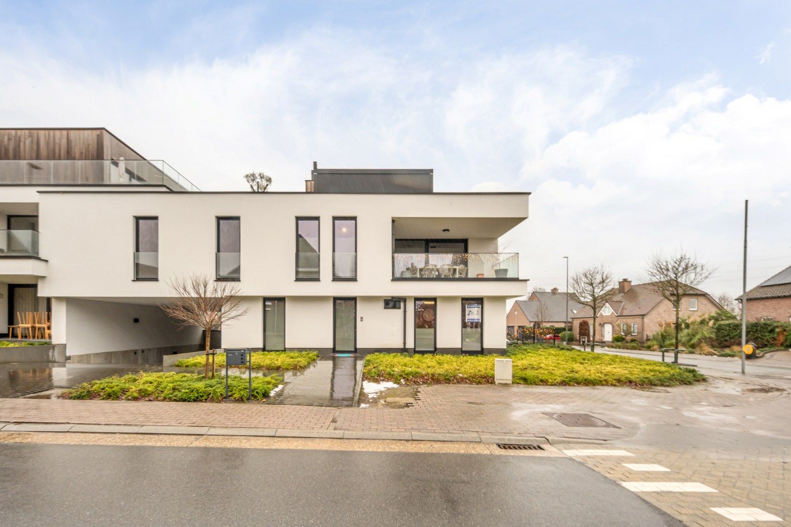 Recent, gelijkvloers appartement in een stijlvolle residentie mét ondergrondse parkeerplaats en kelderberging!  foto 4