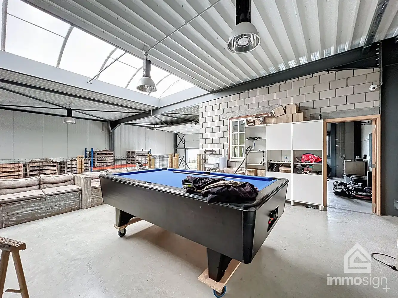 Veelzijdige halfopen bedrijfshal met kantoor en buitenruimte in Pelt! foto 13