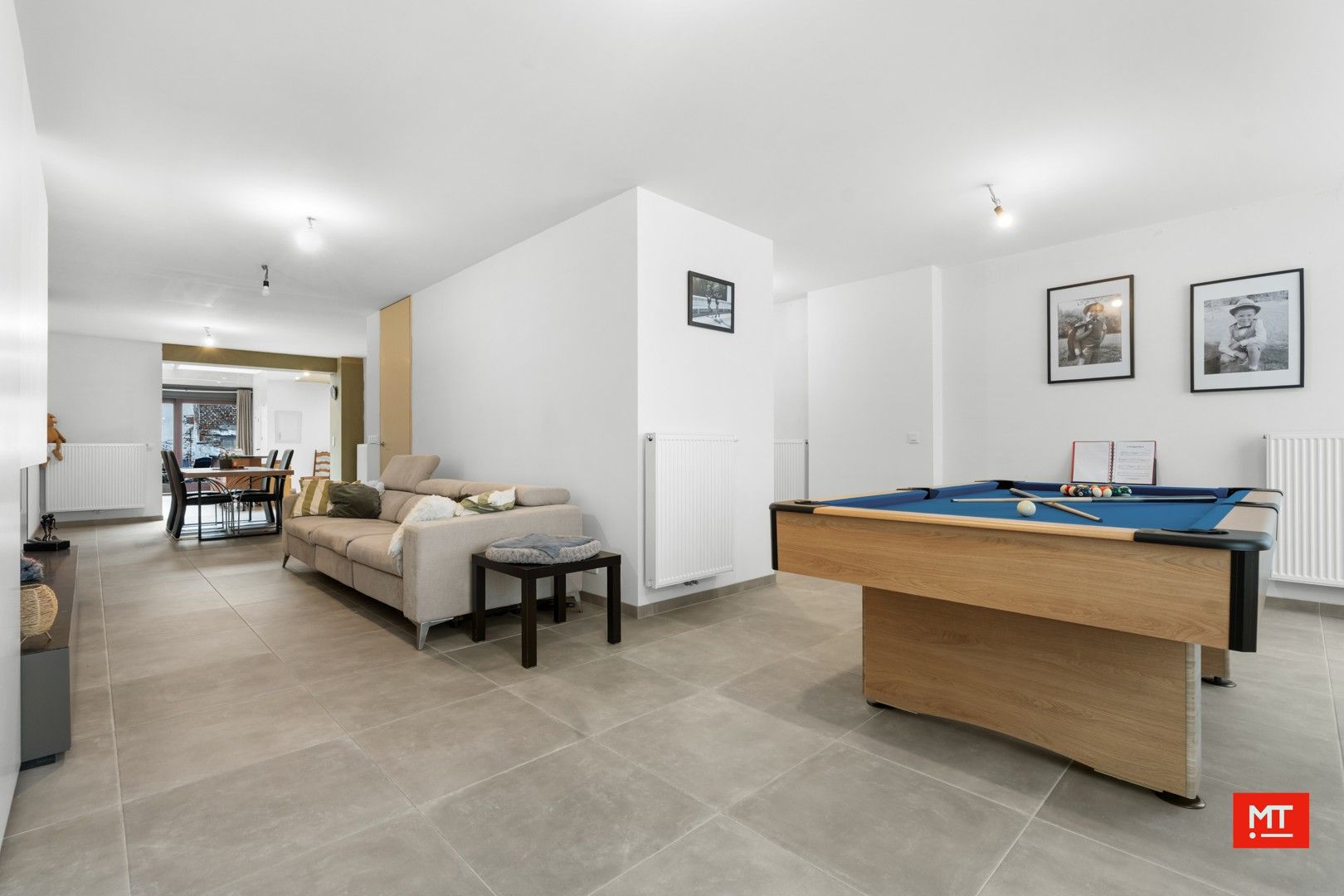 Instapklare woning met 4 slaapkamers en stadskoer in hartje Wervik foto {{pictureIndex}}