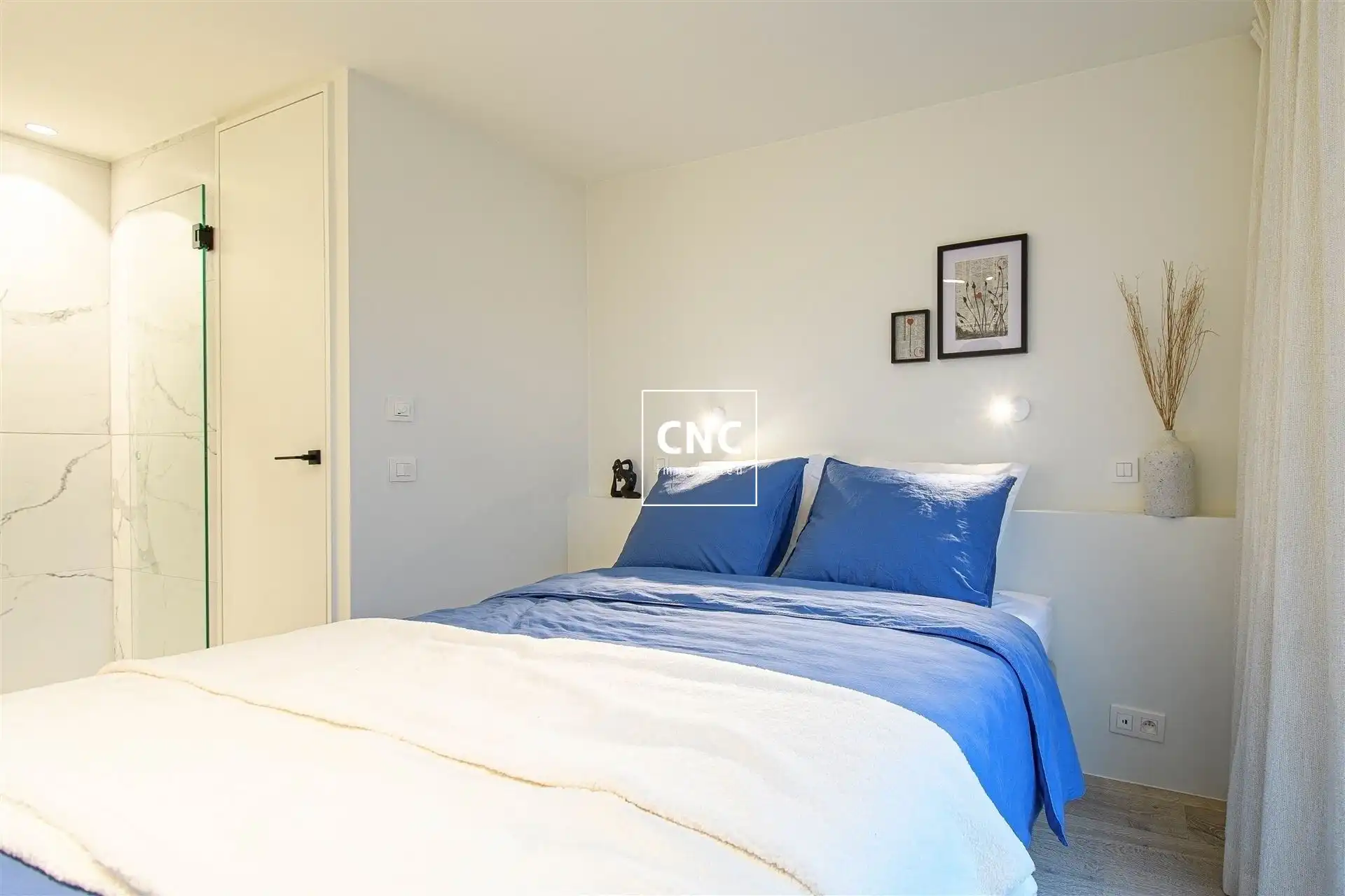 Gerenoveerde penthouse met grote terrassen nabij de zeedijk foto 18