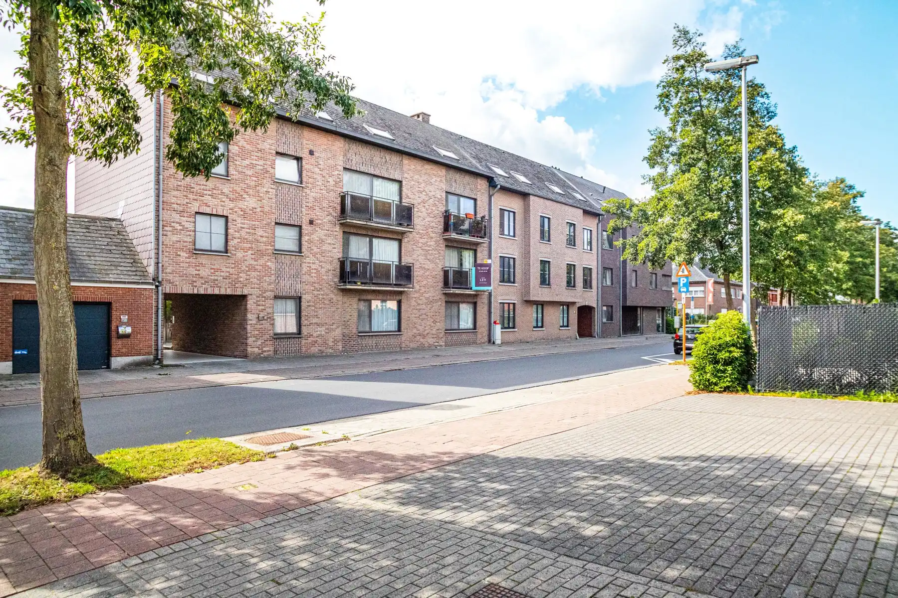 Ruim appartement met 2 slaapkamers, zonnig terras en garage foto 17