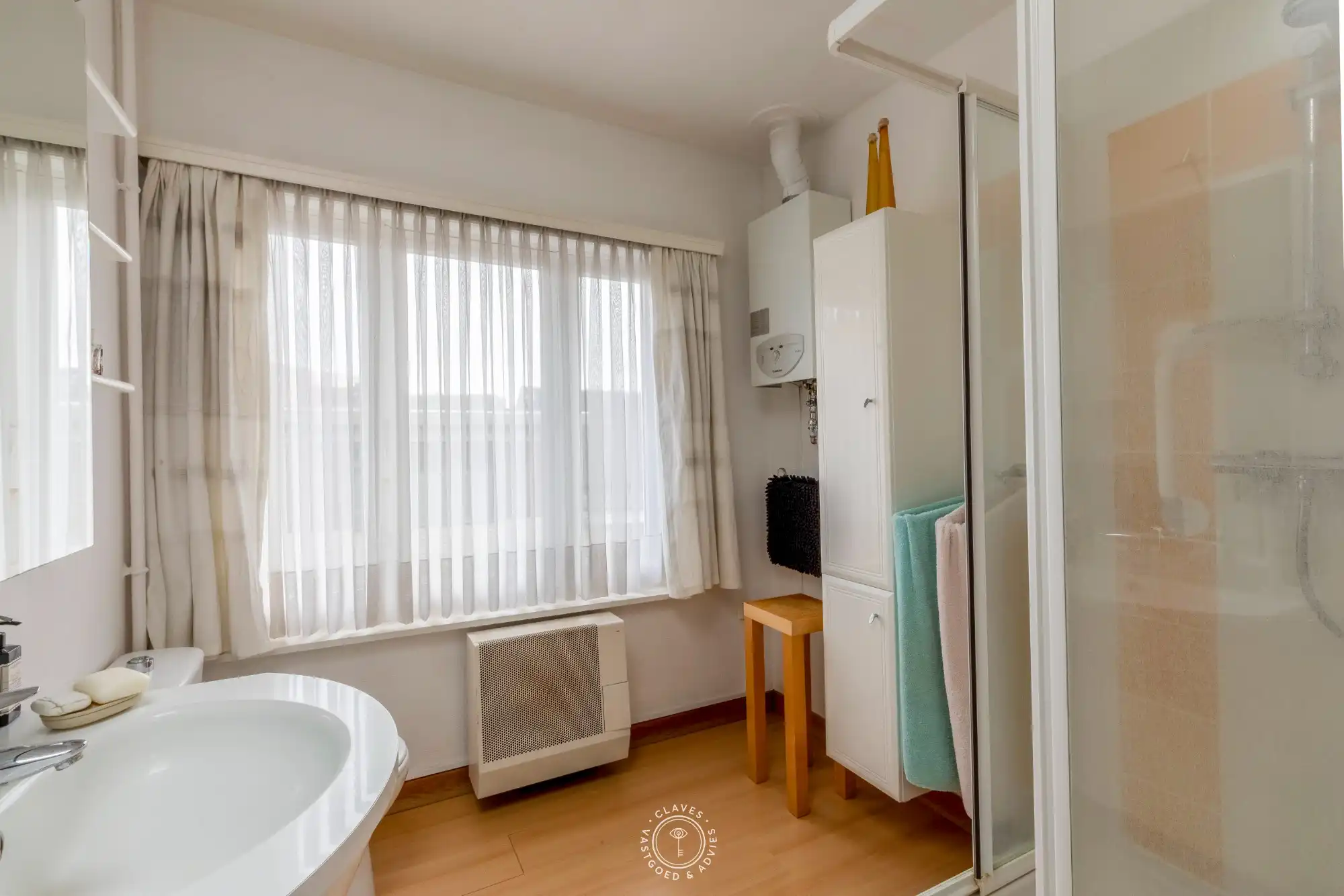 Prachtige bel-etage woning met parkeerplaats en garage in hartje Temse foto 11