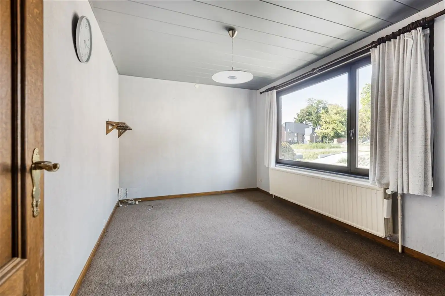 Vrijstaande woning met 3 slaapkamers, ruime tuin en garages op een riant perceel van 9a18ca, rustig gelegen nabij het centrum van Maaseik.  foto 11
