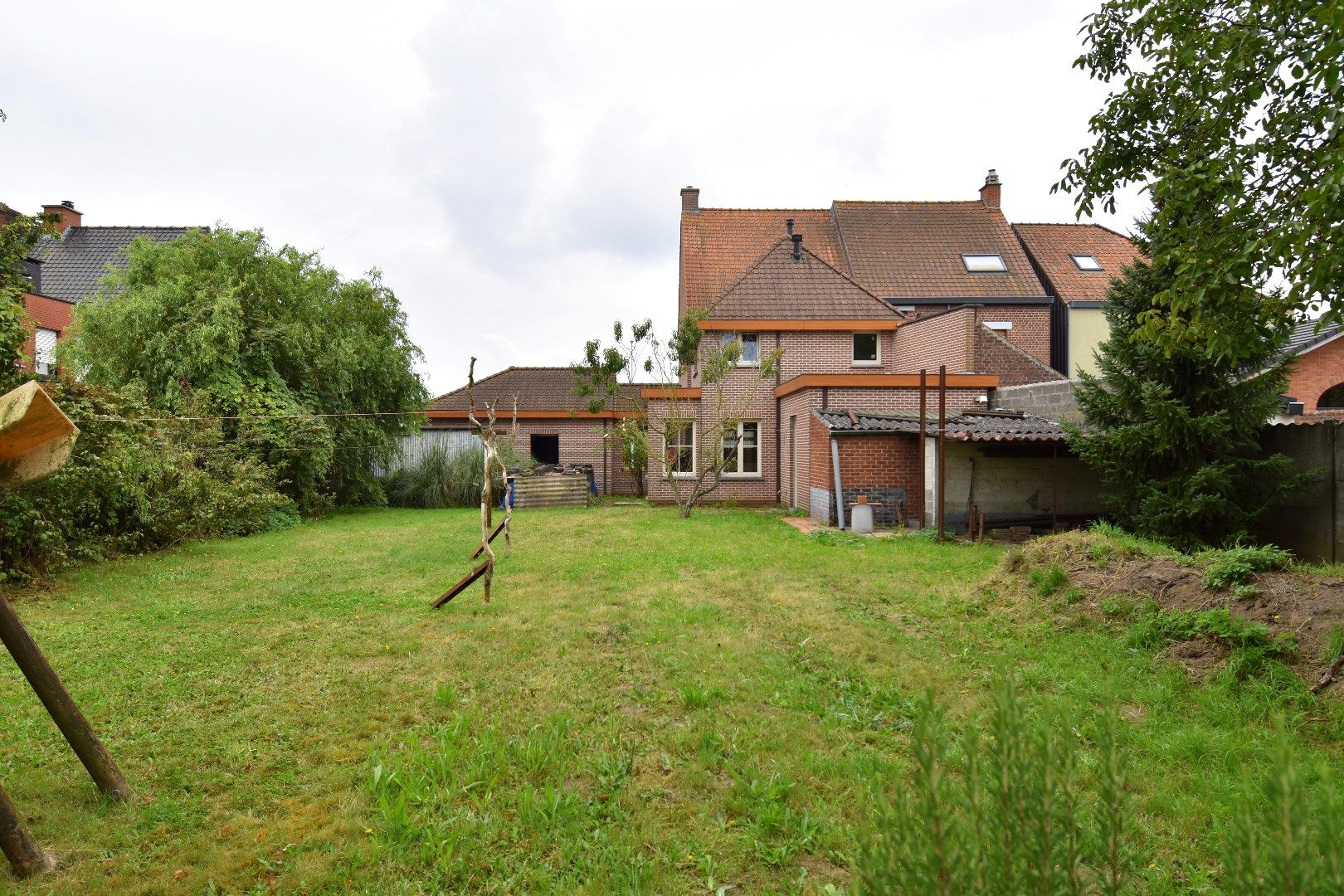 Ruime gezinswoning met 4 slaapkamers en énorm veel potentieel te koop in Gullegem foto 15