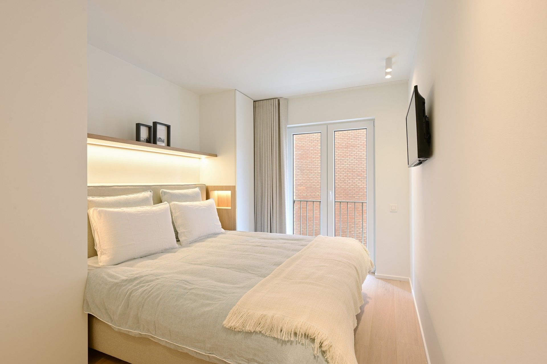 Toprenovatie met 3 slaapkamers en zijdelings zeezicht foto 14
