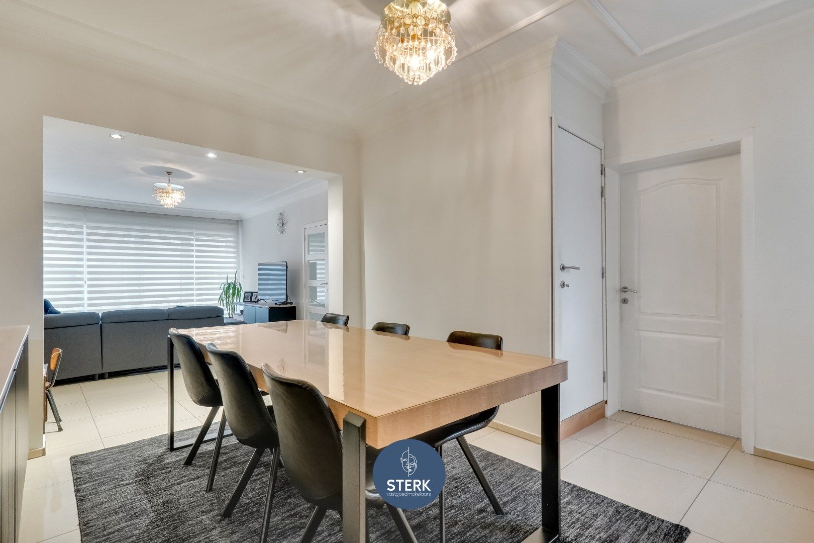 INSTAPKLARE GEZINSWONING MET 4 TOT 5 SLPKS NABIJ CENTRUM MAASMECHELEN !  foto 2