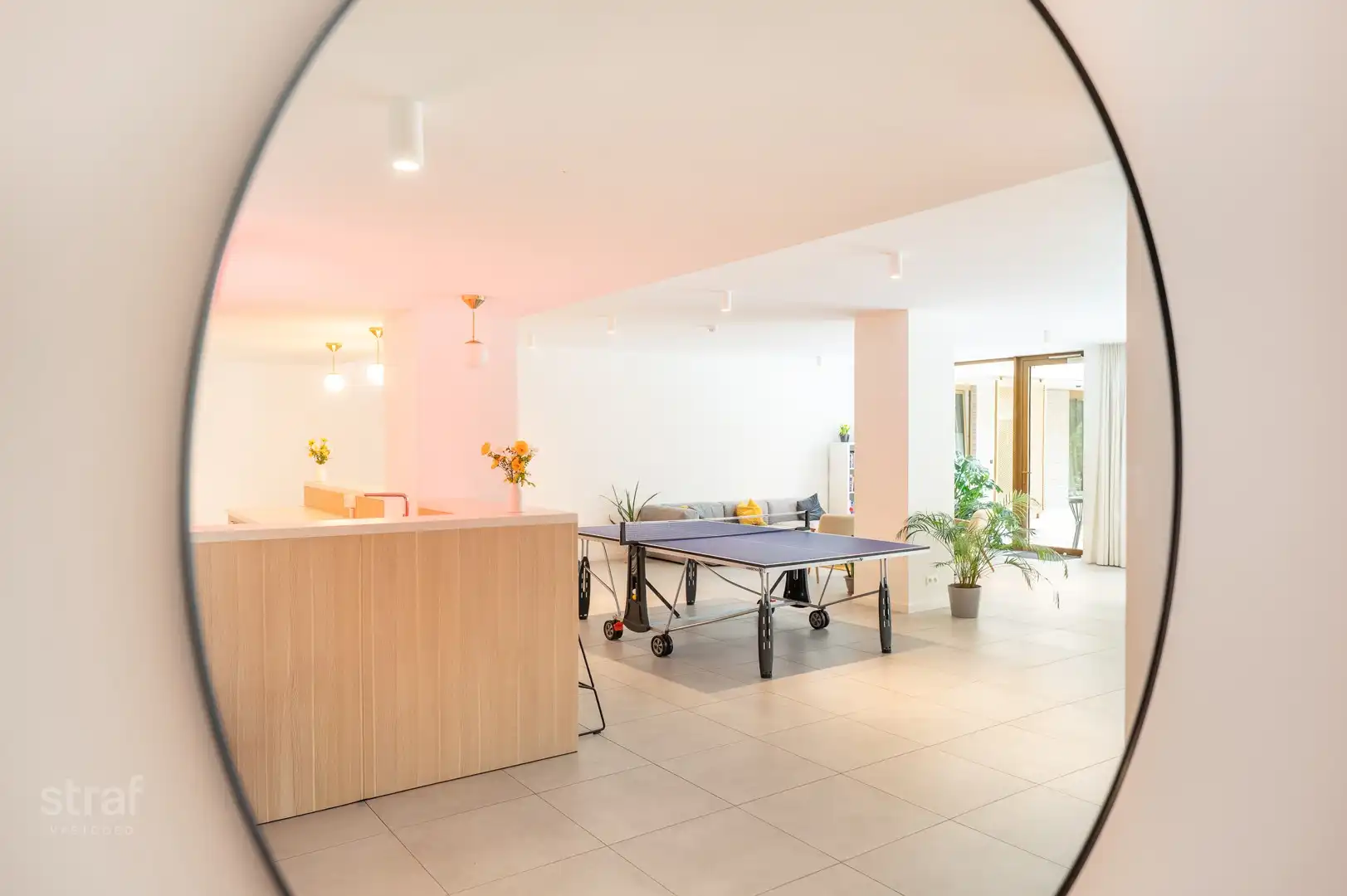 Lichtrijke studio met ruim terras in het Left Complex foto 15