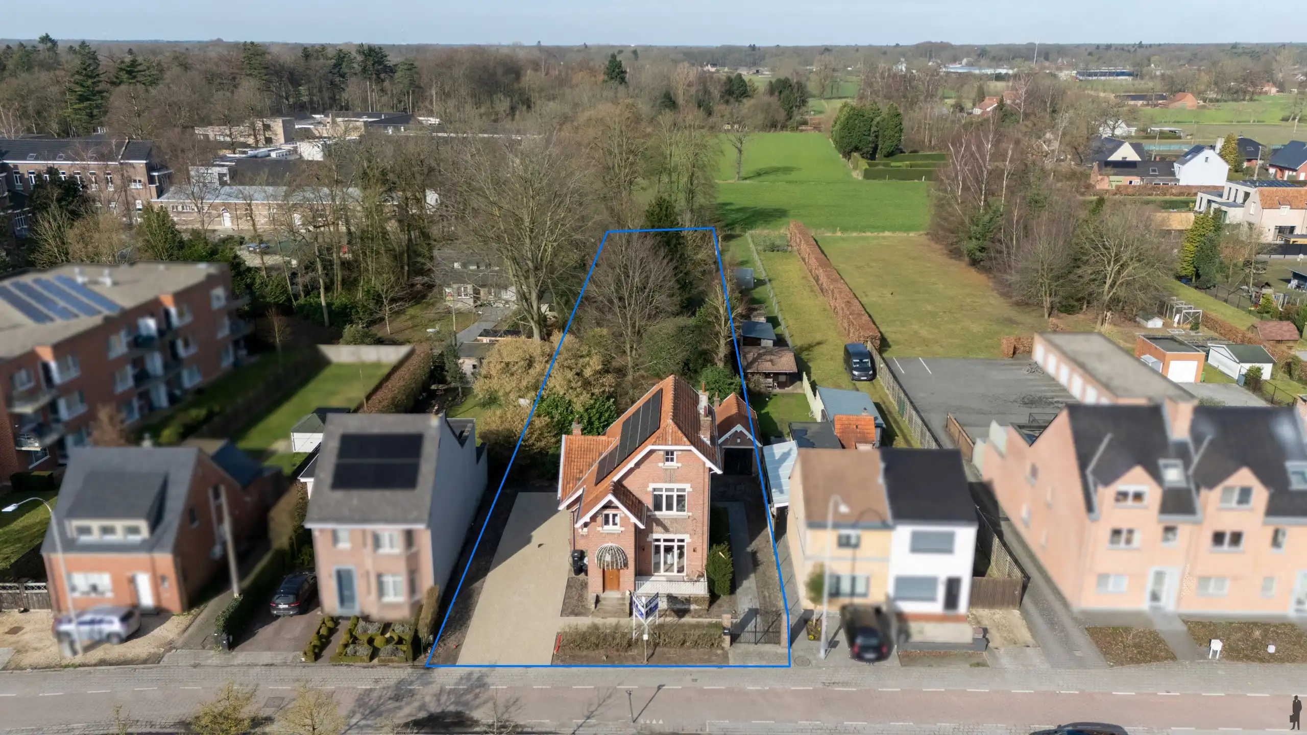 Authentiek gerenoveerd vrijstaand herenhuis te Zoersel! foto 2