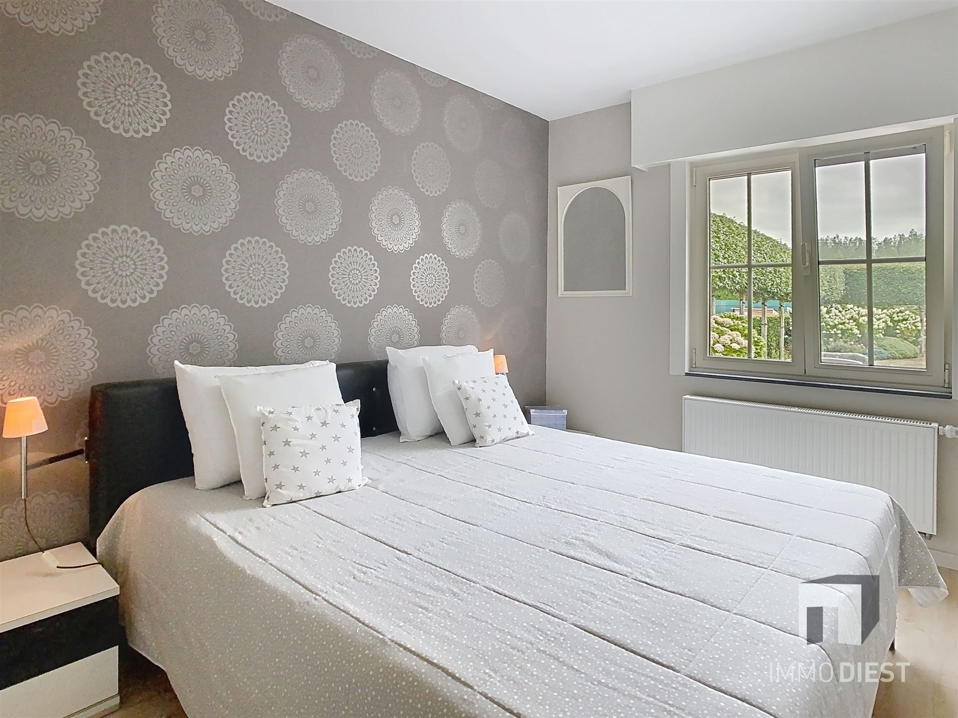 Aantrekkelijke en instapklare woning met 3 slaapkamers en prachtig aangelegde tuin op 12a 77ca. foto 15