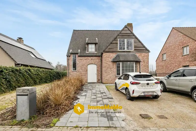 LANDELIJKE WONING MET ENORM RUIME TUIN TE KOOP IN WACHTEBEKE foto {{pictureIndex}}