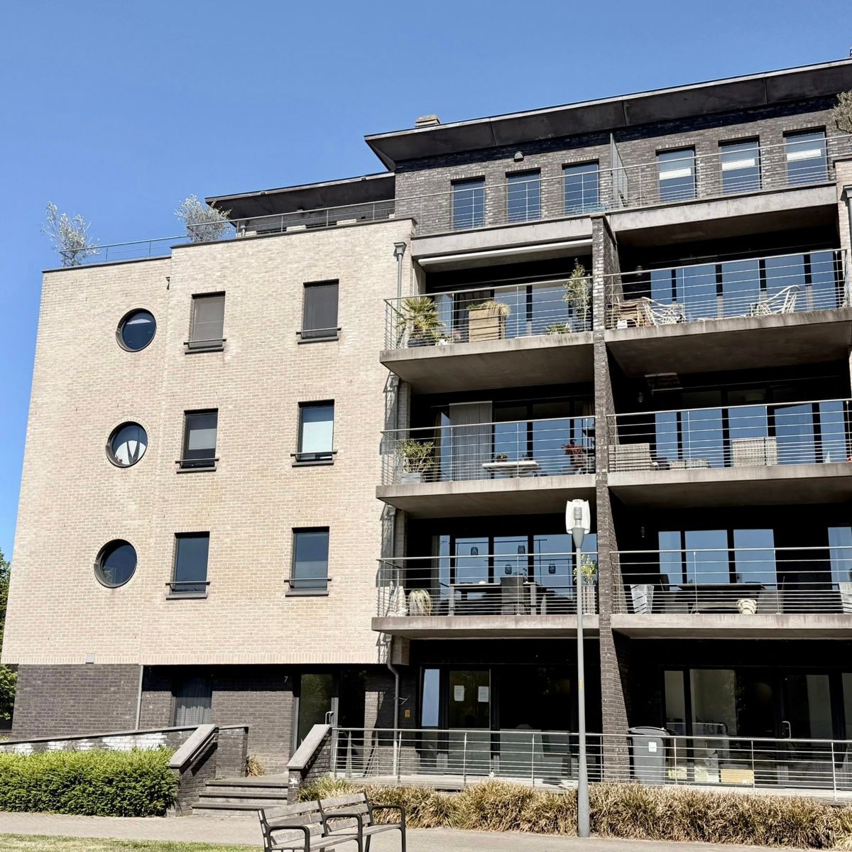 2-slaapkamerappartement met autostaanplaats en terras foto 16