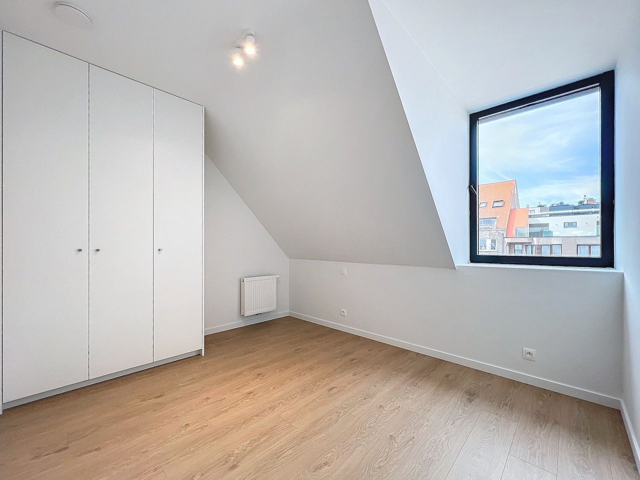 Stijlvol en lichtrijk nieuwbouw dakappartement nabij de Zeedijk en de site van de Heldentoren. foto 23