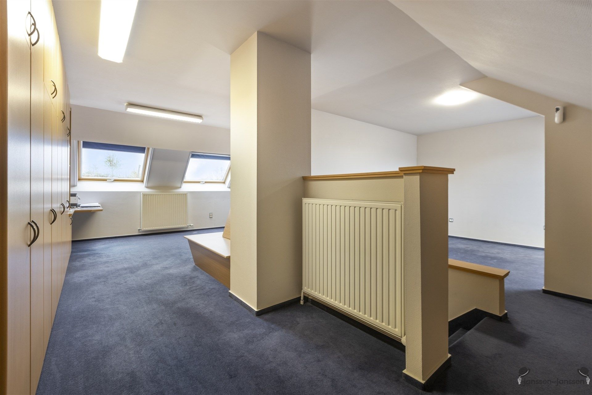 Ruime, goed onderhouden woning met prachtige tuin in Elsum Geel foto 17