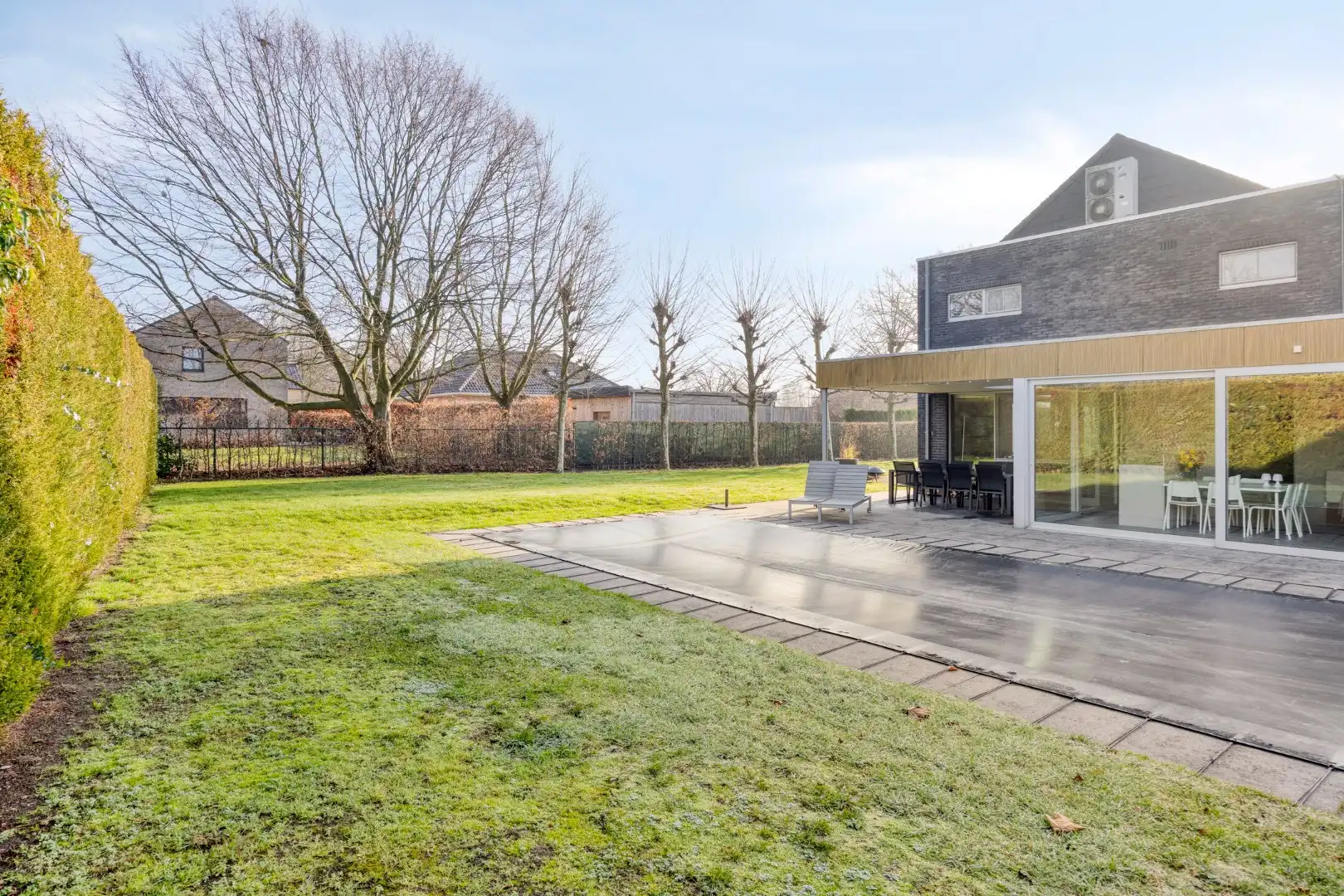 Moderne, ruim ingedeelde woning op een mooi perceel van 13 are met zwembad. foto 15