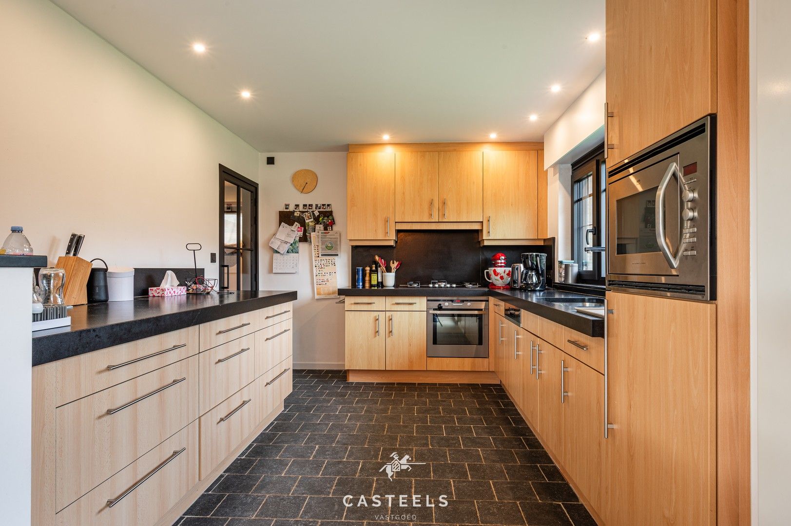 Instapklare, gerenoveerde villa met zicht op natuur te koop foto 8