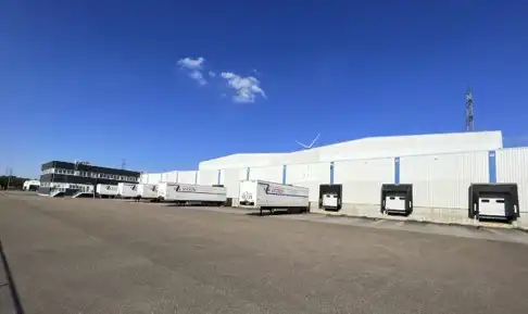 12.205m² logistiek magazijn met kantoren foto {{pictureIndex}}