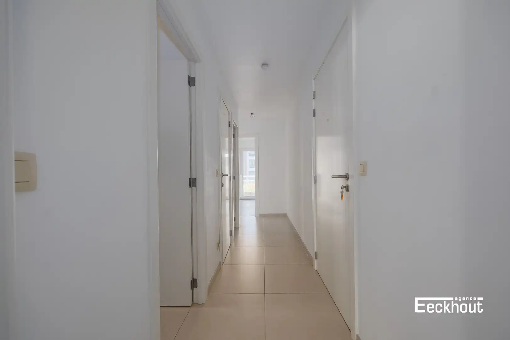 Instapklaar appartement met 2 terrassen in het hartje van Mariakerke! foto 7