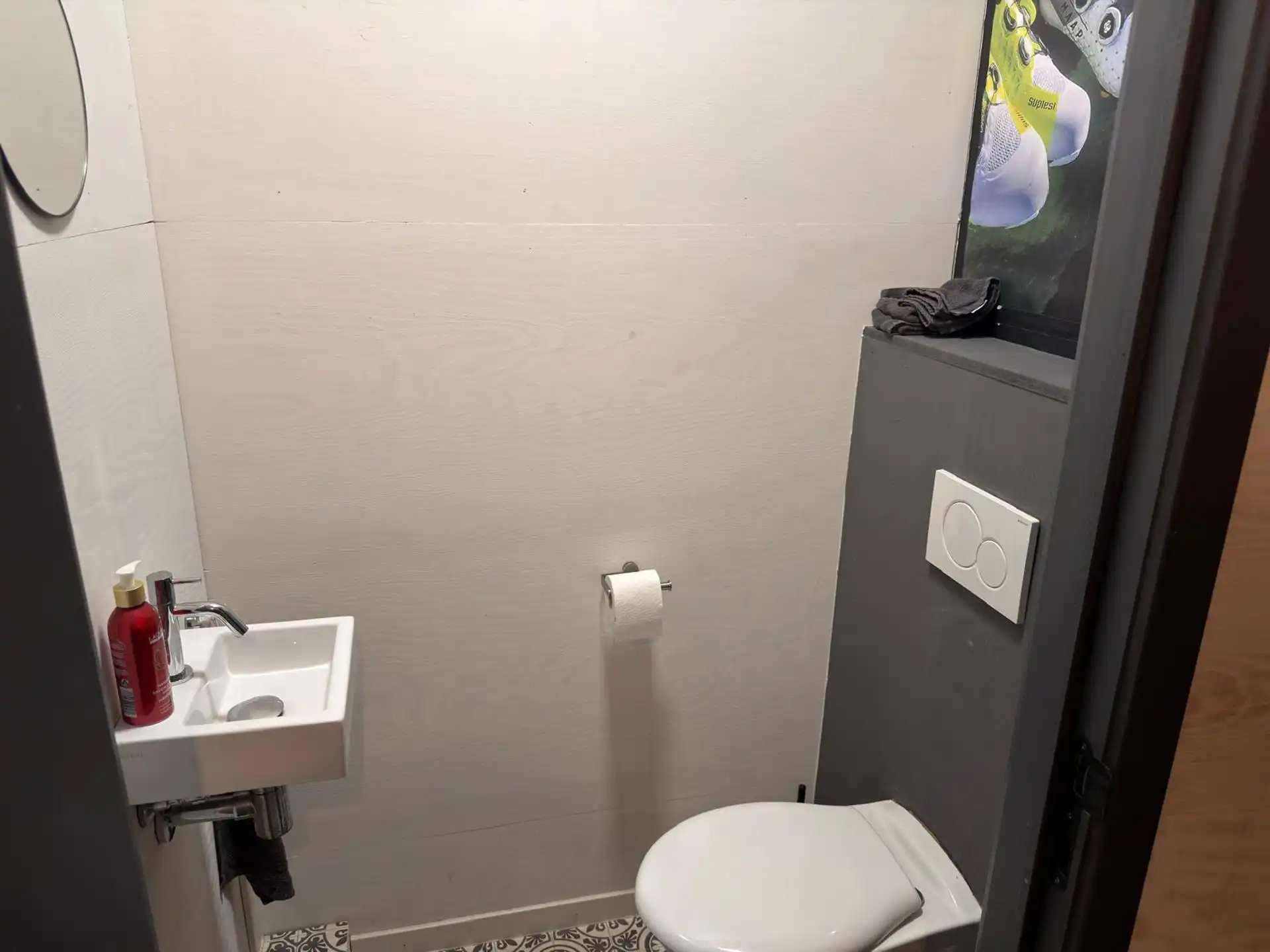 KMO-Unit te huur in Genk van 195m² + kantoren-sanitair-airco foto 14