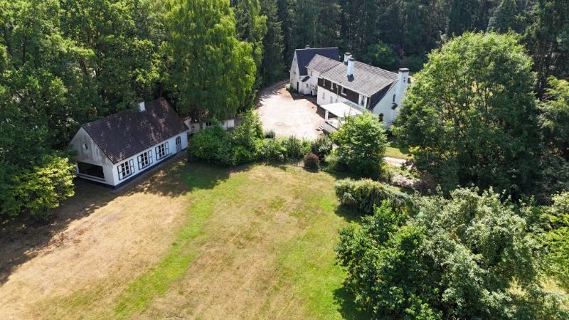 Kasteelvilla met bijgebouw op uniek domein 1 hectare 71 are met grote vijver foto 16