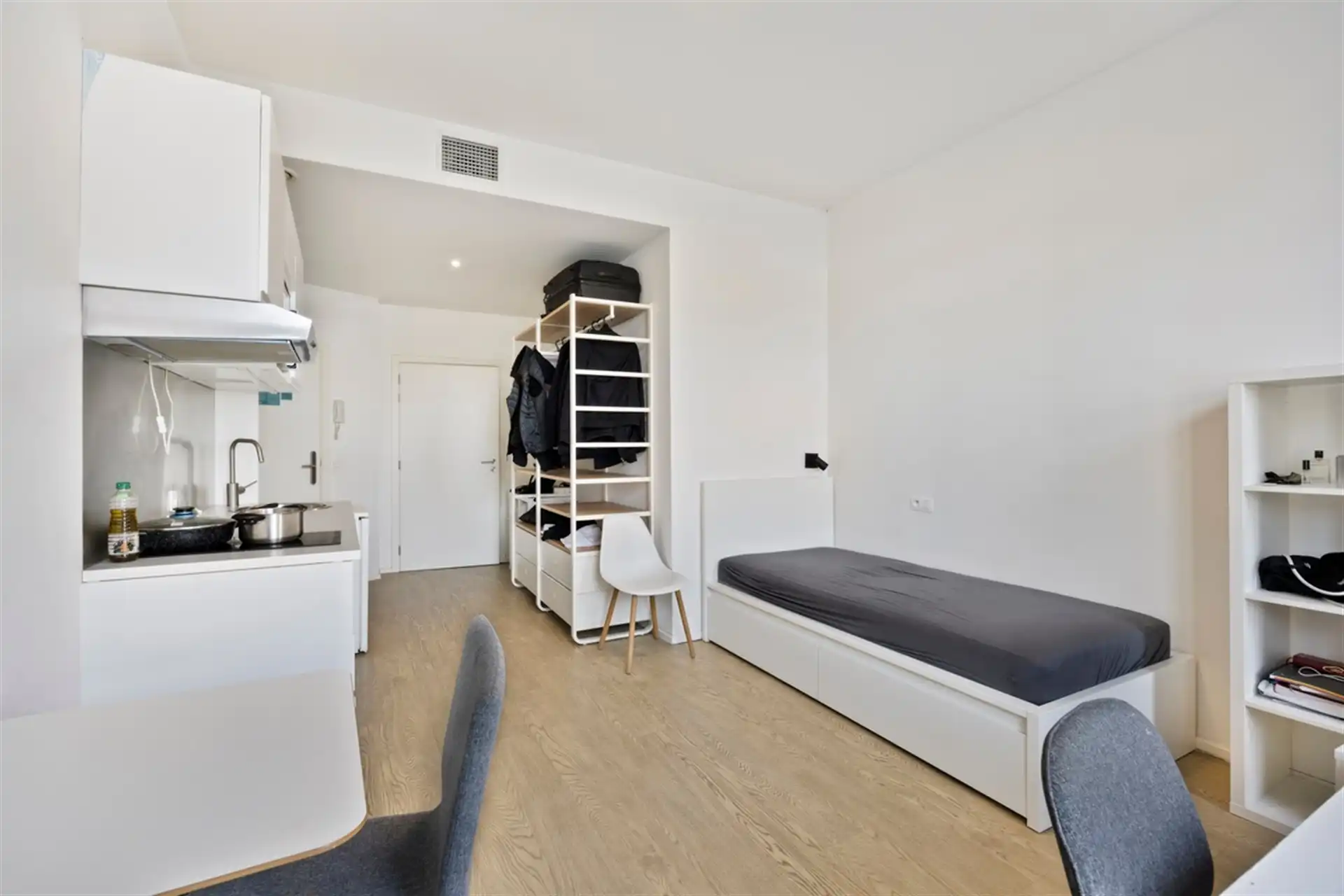 Flat te koop op uitstekende locatie. foto 3