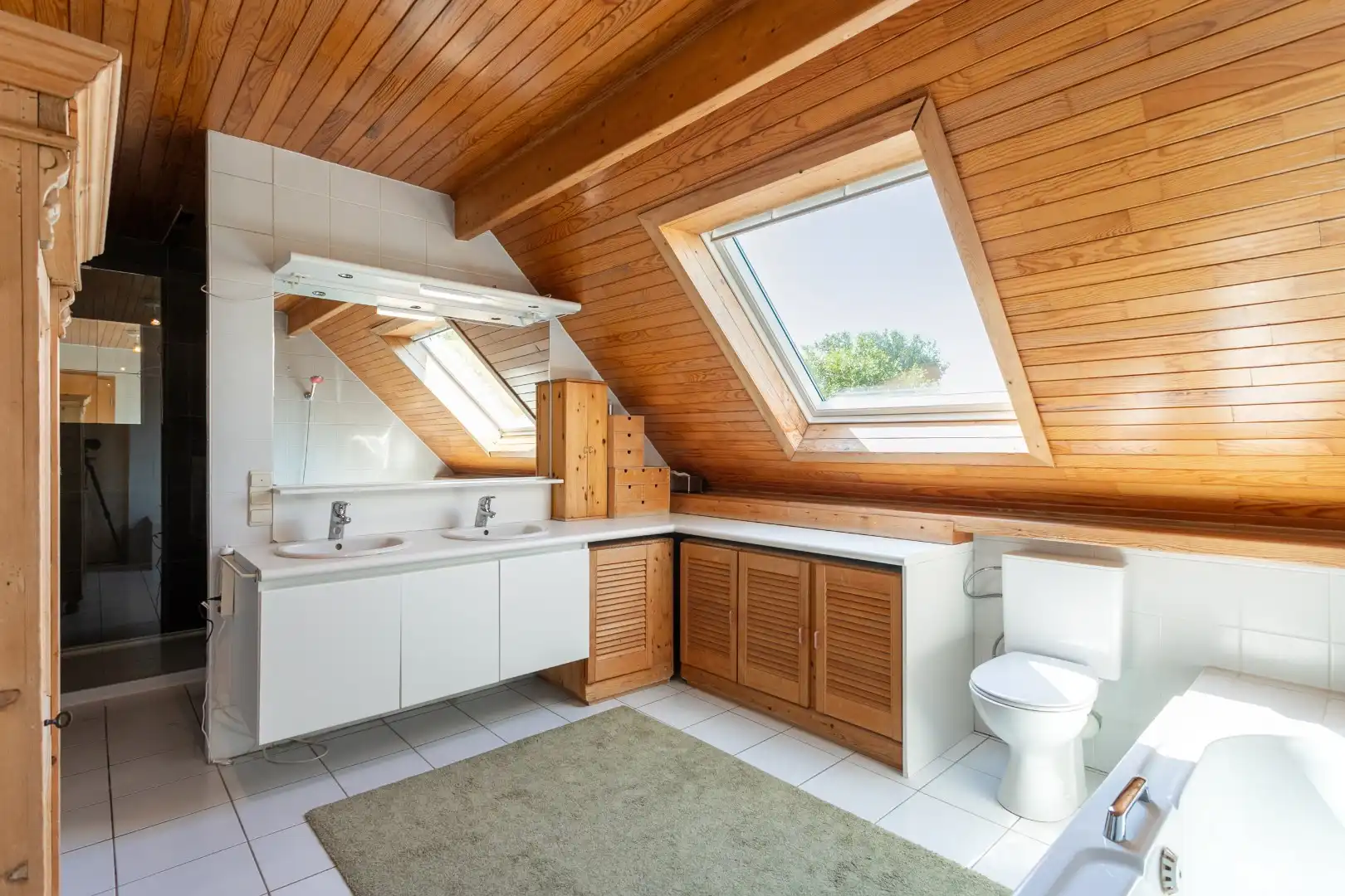 Ruime woning gelegen in een groene omgeving foto 26