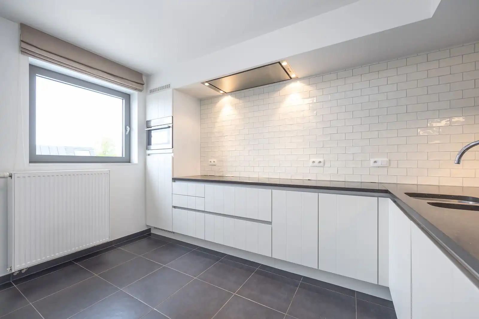 Luxueus 2 slaapkamer appartement in het hartje van Gistel foto 6