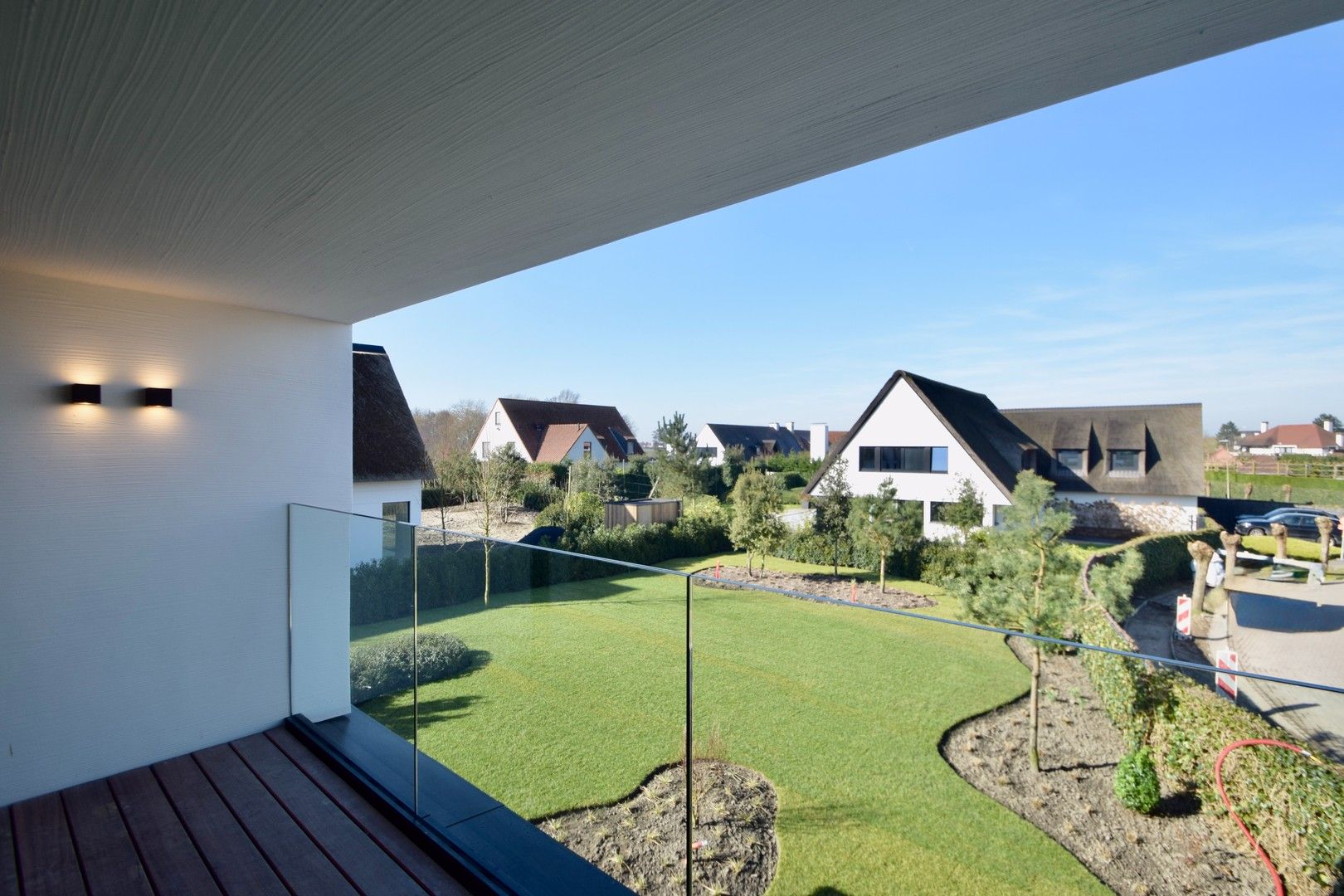 Luxueuze nieuwbouwvilla gelegen aan de rand van het Zoute, op slechts enkele minuten van de zee en het strand. foto 24