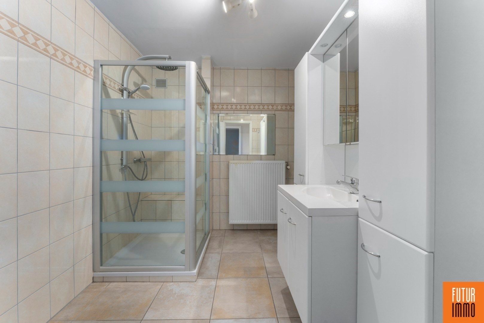 Instapklaar 2-slpk appartement aan station RSL foto 12